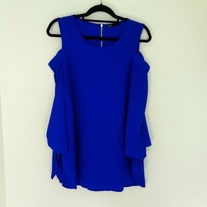 Gibson crepe cold shoulder top